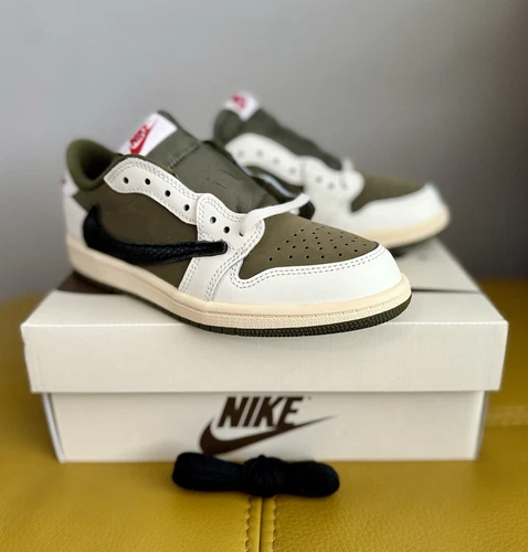 ?Nuovissime scarpe da ginnastica Jordan 1 Low OG SP x Travis Scott (PS) Medium Olive UK 2?