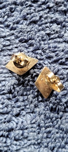 14k Yellow Gold Pierced Earrings "Diamond Shape" Nice Pretty Scrap - Picture 2 of 4