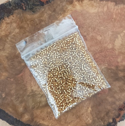 25g Matsuno Japan Glass Seed Beads Size 11/0 2.1mm Gold Lined, Hole 0.6mm - Picture 5 of 5