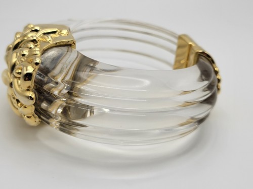 VINTAGE INNA CYTRINE PARIS CLEAR LUCITE GOLD TONE HINGED BANGLE BRACELET - Picture 4 of 12