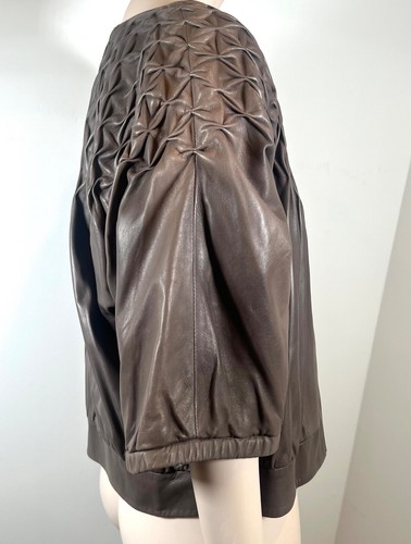 ESCADA BOMBER IN PELLE MARRONE, PELLE DI AGNELLO, MANICHE RITAGLIATE, FODERA IN SETA EU 38 - Foto 2 di 9