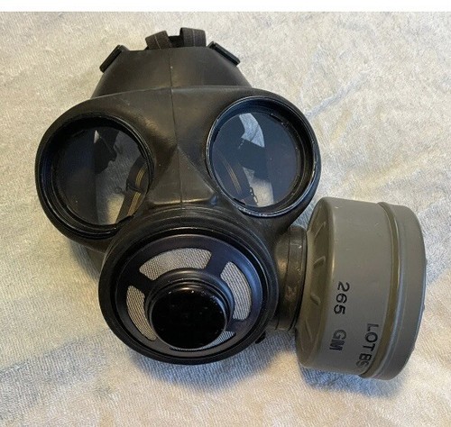 Canadian NOS C3 Military Surplus GAS MASK W/Unused & SEALED Filter - Size Med - Picture 2 of 15