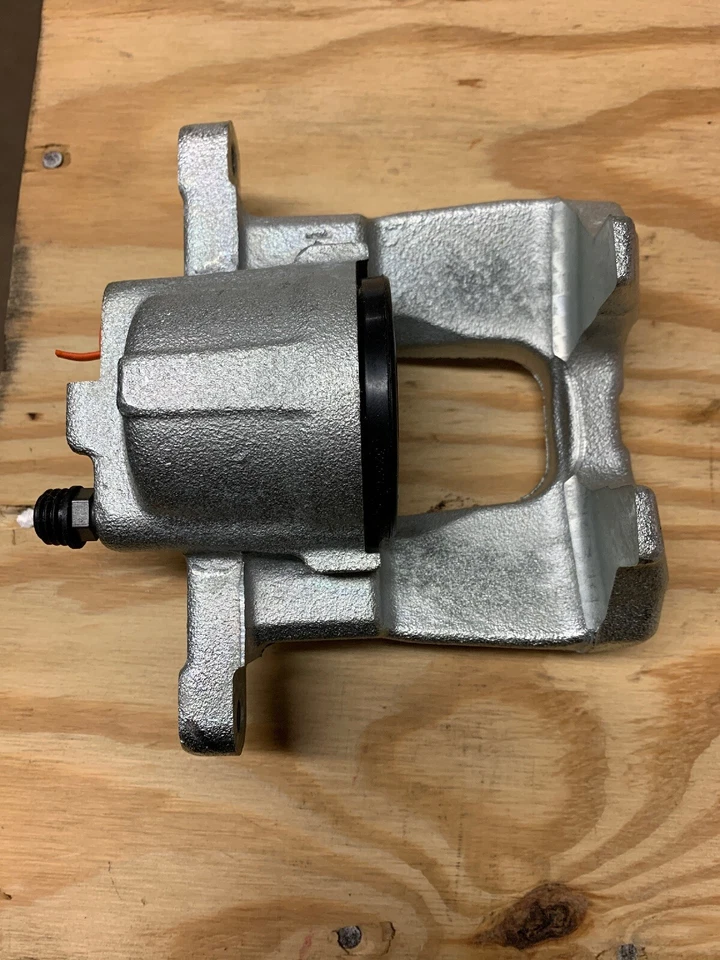 2007-2018 Jeep Wrangler JK Disc Brake Caliper Right Rear  Mopar 68003778AA - Image 2 of 4