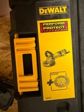 Dewalt DWE4257KT 1500W Winkelschleifer 