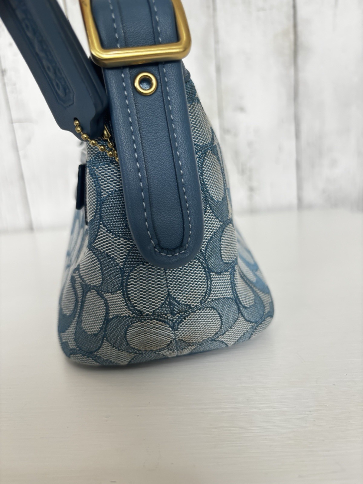Foto 10 di 21