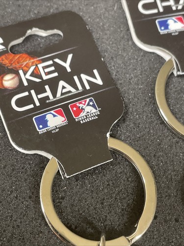 Chicago Cubs MLB licensed heart-shaped keychain Lot of 2 - Picture 4 of 17