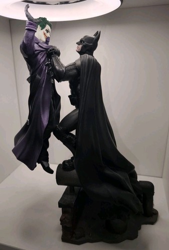 DC Arkham Origins Batman vs. Joker Figur 30 cm sehr guter Zustand - Bild 2 von 10
