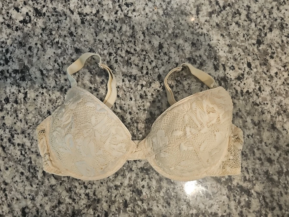 Sujetador acolchado de encaje Victoria's Secret 34D amarillo claro de colección Foto 3 de 4