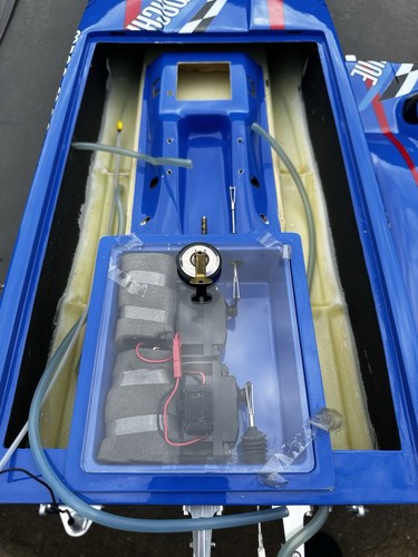 Aeromarine Mean Machine barco de control remoto casi listo para funcionar casco de fibra de vidrio - Imagen 7 de 13