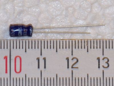 100 Stueck 4 x 5mm 10uF 25V Aluminium Elektrolyt Kondensator