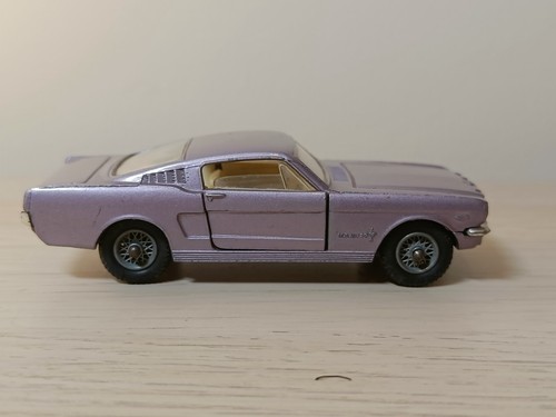 Corgi 320 Ford Mustang Fastback in lilac with wire wheels - Picture 5 of 11