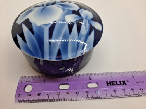 takahashi San Francisco Blue/white Daffodil Trinket Box 3½inches Wide. Porcelain - Picture 5 of 6