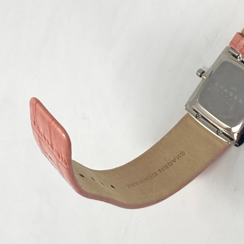 Skagen Slim Watch Women 29mm Silver Tone MOP Dial Pink Leather WR New Battery 8" - Picture 16 of 19