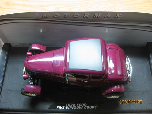 1/18 1932 FORD FIVE WINDOW COUPE HOT ROD IN PURPLE BY MOTOR MAX # 73100 - Picture 14 of 14