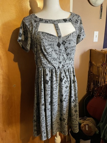 DC Comics Suiside Squad Harley Quinn GRAFITTI Relationship DRESS NWT Medium - Picture 2 of 11