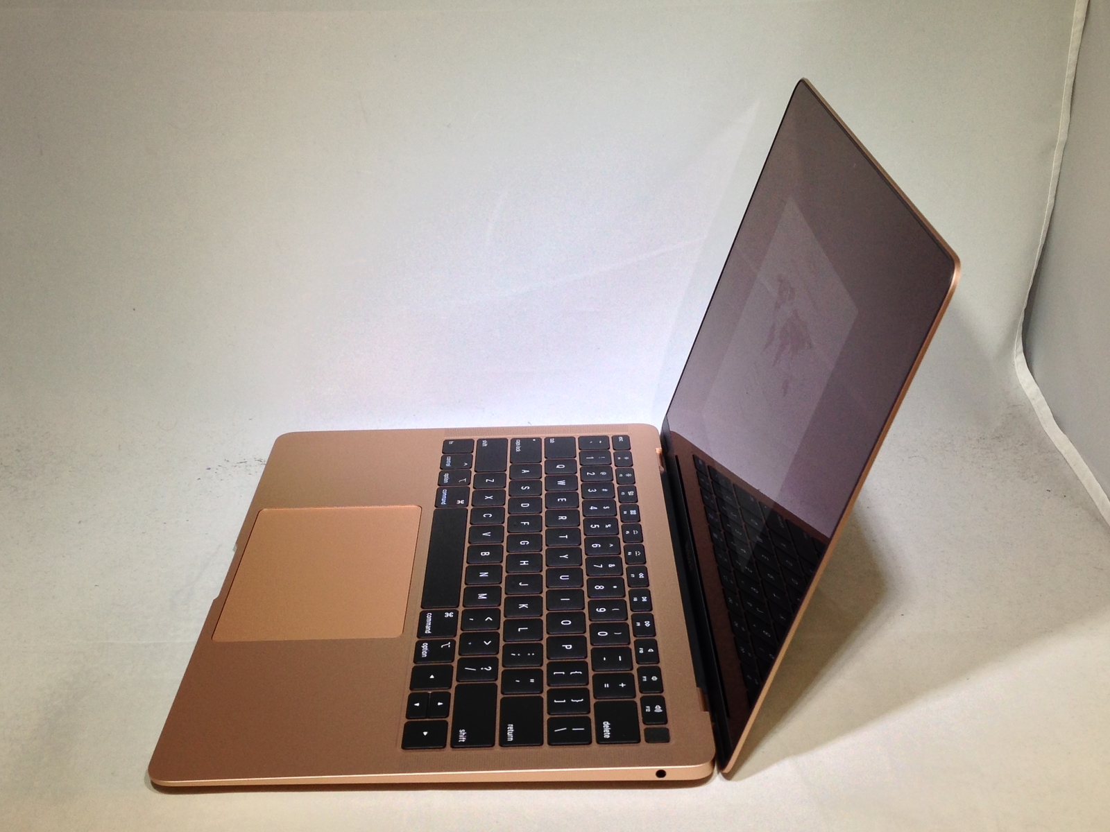 MacBook Air 13 Gold 2019 1.6 GHz Intel Core i5 8GB 128GB Excellent MacBook Air 13 Gold 2019 1.6 GHz Intel Core i5 8GB 128GB Excellent