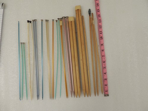 Konvolut 24 alte antike Vintage Stricknadeln Metall und Holz 10 -14 Zoll