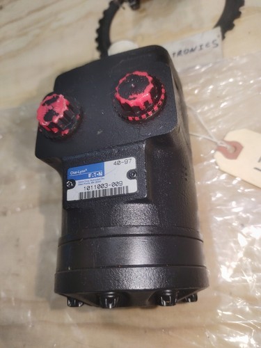 Char-Lynn 1011003-009 Eaton Hydraulic Motor =New Old Stock= Original Part - Picture 2 of 3