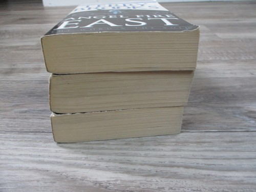 Terry Brooks The Word & The Void Trilogy Papaerback Lot of 3 - Imagen 6 de 10