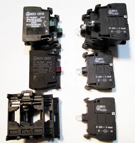 NEW EATON CUTLER HAMMER (3)CONTACT BLOCKS(2NO1NC) &(5)24VLED BLOCKS 3RED1GRN1WHT