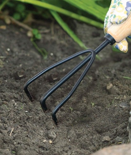 AMES 2446300 Tempered Steel Hand Cultivator with Wood Handle, 11-Inch, Brown - Picture 4 of 8