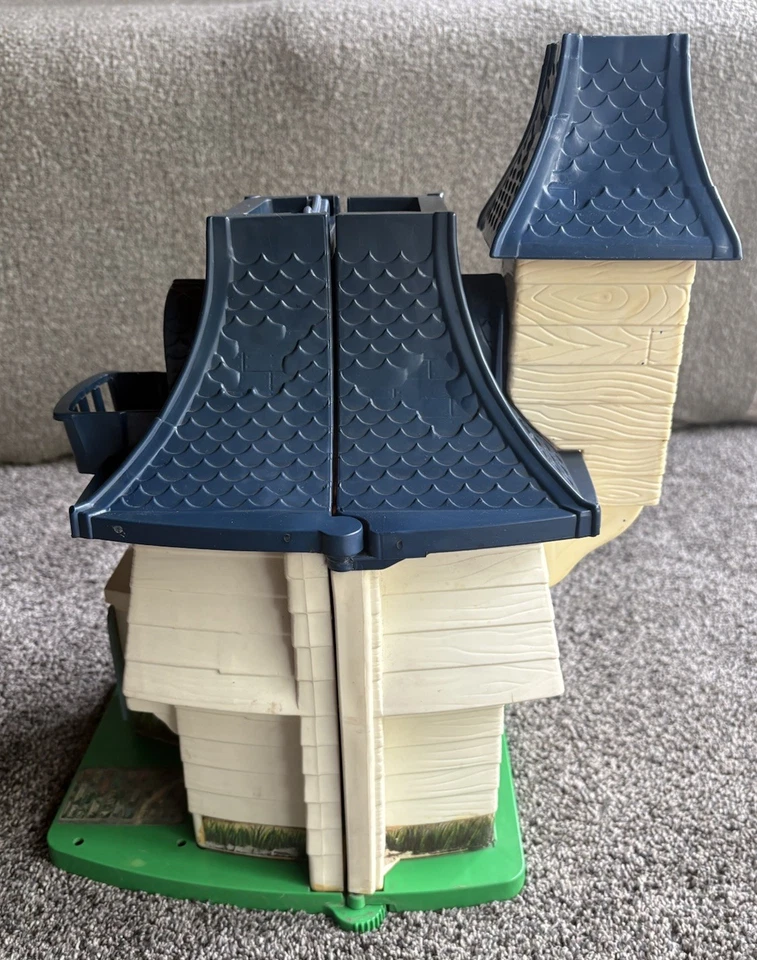 Casa embrujada Hasbro Weebles con cofre del tesoro campanario, muebles y 3 Weebles Foto 4 de 4