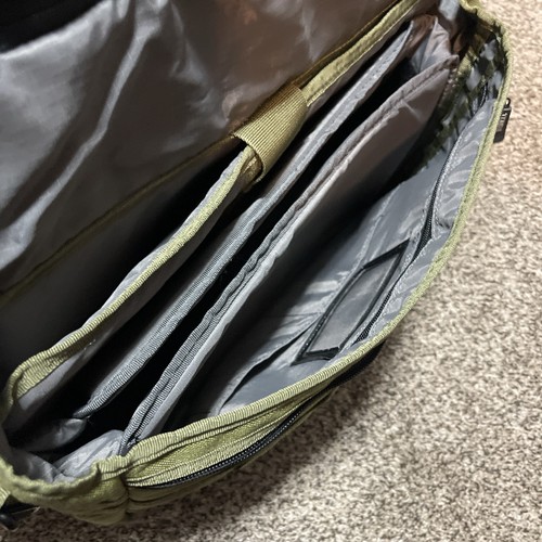 Borsa fotocamera Tenba grande messenger divisori imbottiti tracolla tracolla verde - Foto 21 di 21