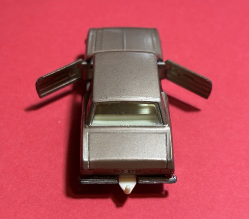 Lesney Matchbox Ford Cortina No. 25 1968 Made In England - Picture 4 of 5