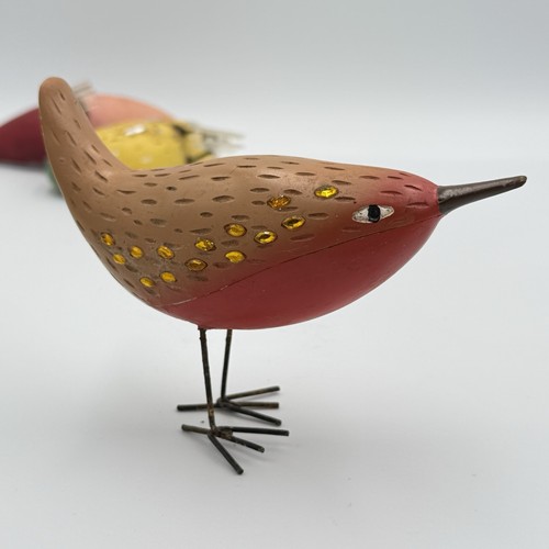 8er Set alte handgeschnitzte bemalte Holz Volkskunst Vögel primitive Drahtbeine - Bild 15 von 24