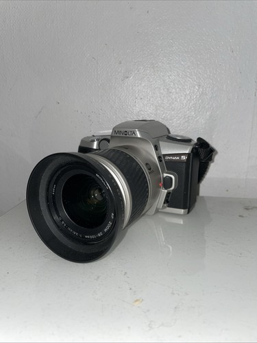 Minolta Dynax 5 & AF 28-100mm f/3.5-5.6 Zoom - Silver