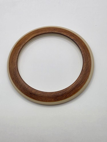 Armreif Armband aus Holz und Kunststoff braun und creme