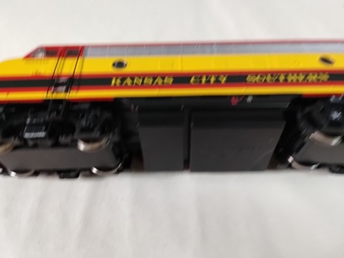 HO Scale EMD F7A Locomotive w/DCC & Sound - KCS #2- Walthers #910-19953 - Picture 12 of 23