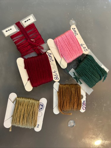 Embroidery Floss Skeins Lot of 120 Cards Bobbins in Plastic Organizer Box Lot A - Picture 6 of 6