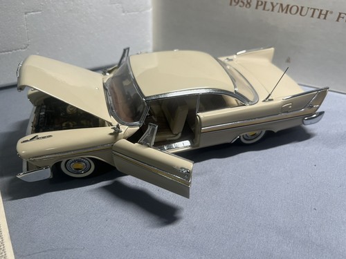 Danbury Mint 1:24 1958 Plymouth Fury Hardtop Buckskin Tan - Picture 3 of 20