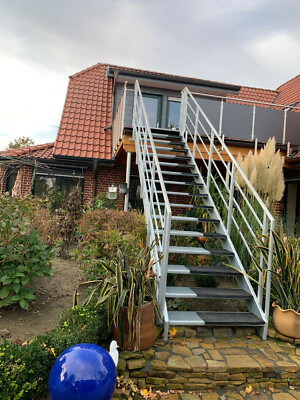 Podest Außentreppe Gartentreppe 16 Stufen Zweiseitige Geländer 2,75m
