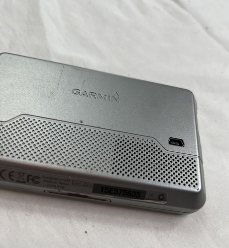 Garmin nuvi 200w (no Accessories) A011222 - Picture 2 of 3