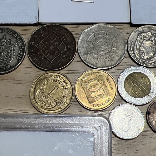 Assorted foreign and American Coins Lot. 27 Total - Picture 22 of 24
