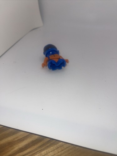 DRIVER ONLY from Trio Hot Wheels Super Stunt Builder Fisher Price Set # V9539 - Picture 6 of 6