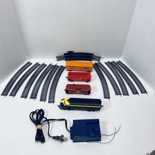 Life-Like HO Scale Electric Train Set Locomotive, Cars, Tracks, Cars 17 Piece - Picture 1 of 24