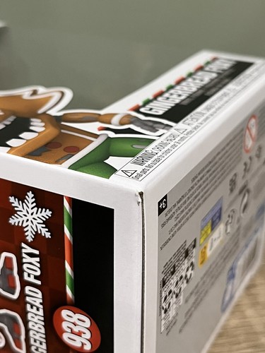 Gingerbread Foxy #938 - Five Nights at Freddy's Funko Pop con protector pop suave - Imagen 8 de 10