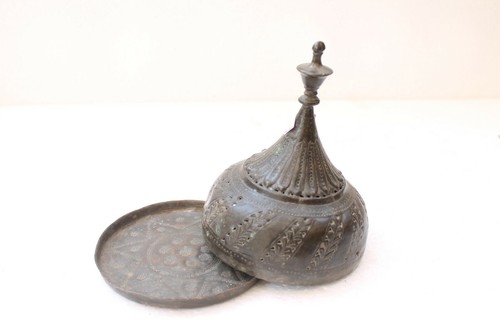Antique Old Copper Tomb Shaped Jali Work Round Islamic Pandan Ottoman Box NH3940 - Picture 7 of 12