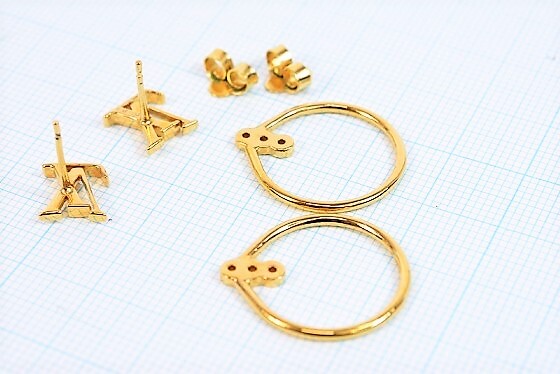 Louis Vuitton M00763 Earrings LV Eclipse Gold Logotype Motif Louis Vuitton M00763 Earrings LV Eclipse Gold Logotype Motif
