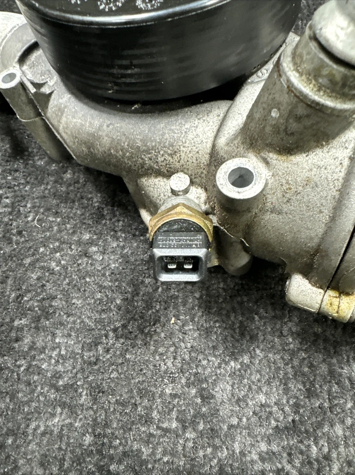 BMW X6M 2016 bomba de agua termostato unidad de refrigeración OEM Foto 3 de 4