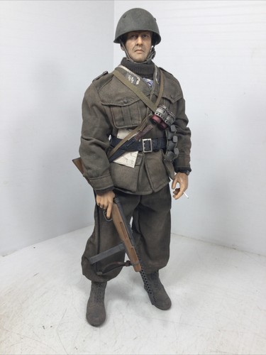 1/6 ARMA PERSONALIZZATA WW2 29° SS ITALIANA VOL. DIV GRANATIERE BERETTA SMG & GRANATE - Foto 24 di 24