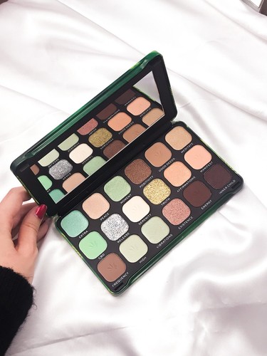 PALETA / PALETTE FOREVER FLAWLESS CHILLED VIBES DE MAKEUP REVOLUTION - Imagen 2 de 2