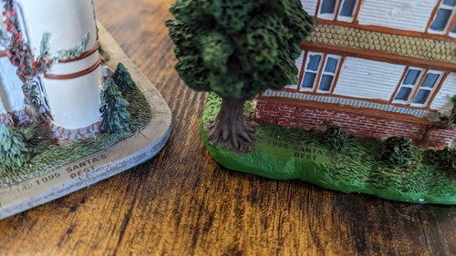 2 Santas Best Christmas In New England 1995 Hand Painted Porcelain Houses - Picture 3 of 6