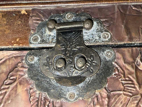 RARE Vintage Hand Carved Wood / Copper Hinged Box 10x8x9 Felt Lined Storage Box - Picture 3 of 19
