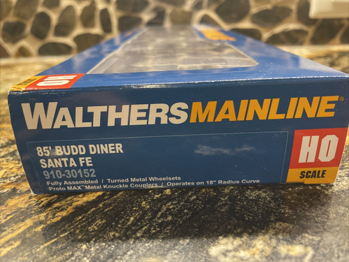 Walthers MainLine HO #910-30152 85' Budd DINER Passenger Car SANTA FE - RTR NIB - Picture 2 of 7
