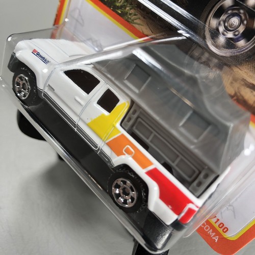 2022 Matchbox 2016 TOYOTA TACOMA MBX Off-Road 100/100 1:64 Scale - Picture 4 of 8