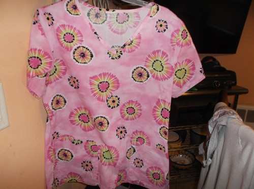 SB Scrubs Women Pink Tie-Dye Burst Scrub Top Small Pockets - Picture 2 of 5